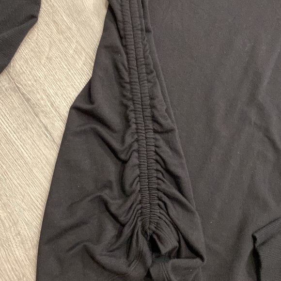 Athleta Drishti Ruched Side Tunic Length Top Black Size Small EUC - Picture 4 of 8